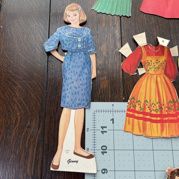 Vintage paper dolls, Teen Time Dolls, Merri and Ginny, two 10" stand-up dolls - Picture 4 of 10